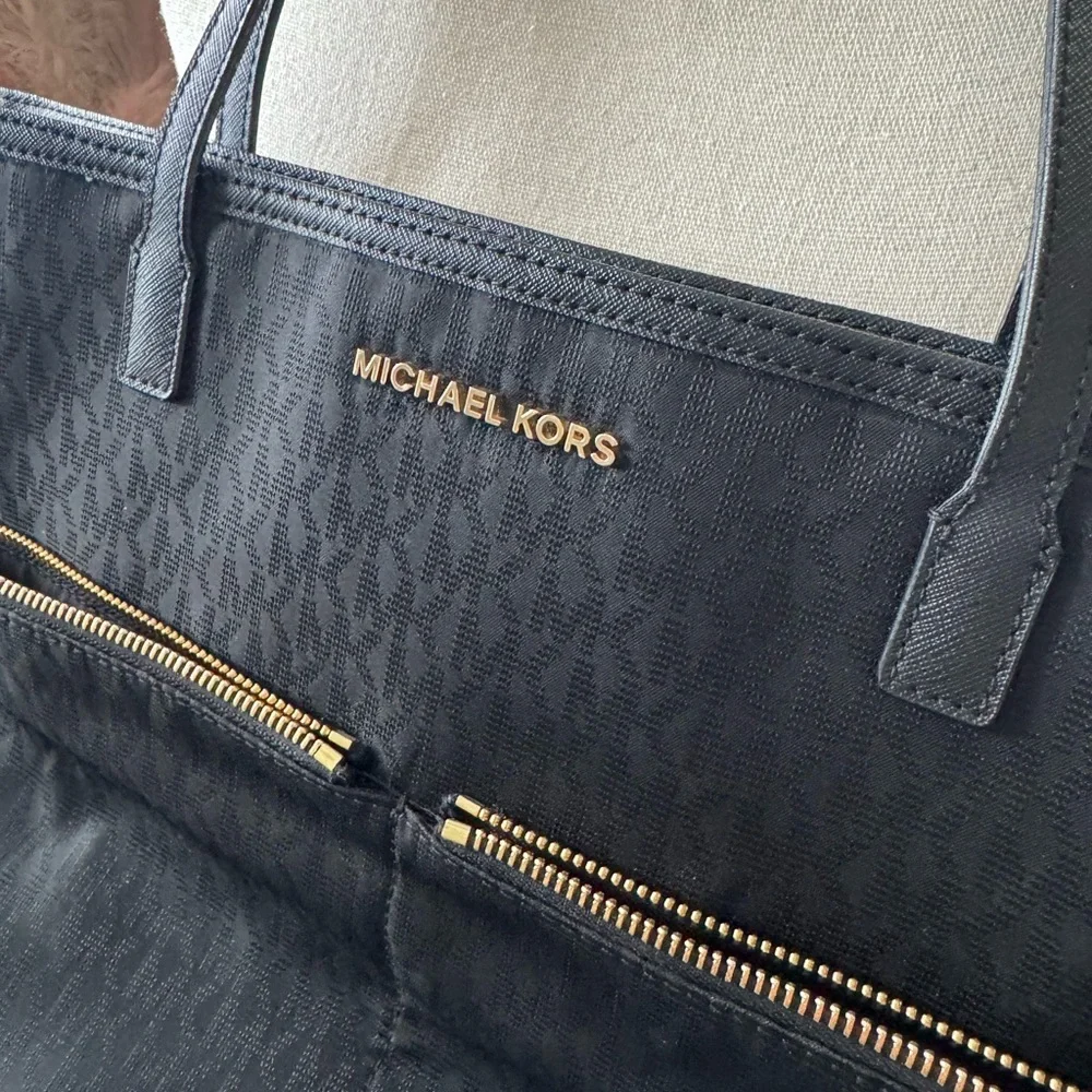 Michael Kors Jet Set Large Nylon & Leather Zip-Top Tote – Black - Picture 2 of 6
